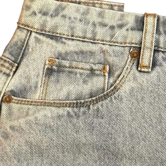 Blank NYC "The Perry" Mom Short Light Wash High Rise Cuffed Hem Women's 26 - Picture 4 of 12